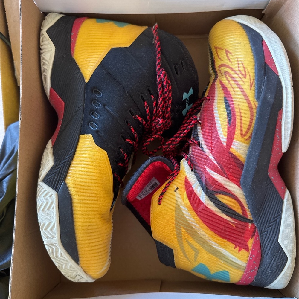 Under Armour Curry 2.5 Long Shot Sun Wukong Basketball Shoes size 9.5